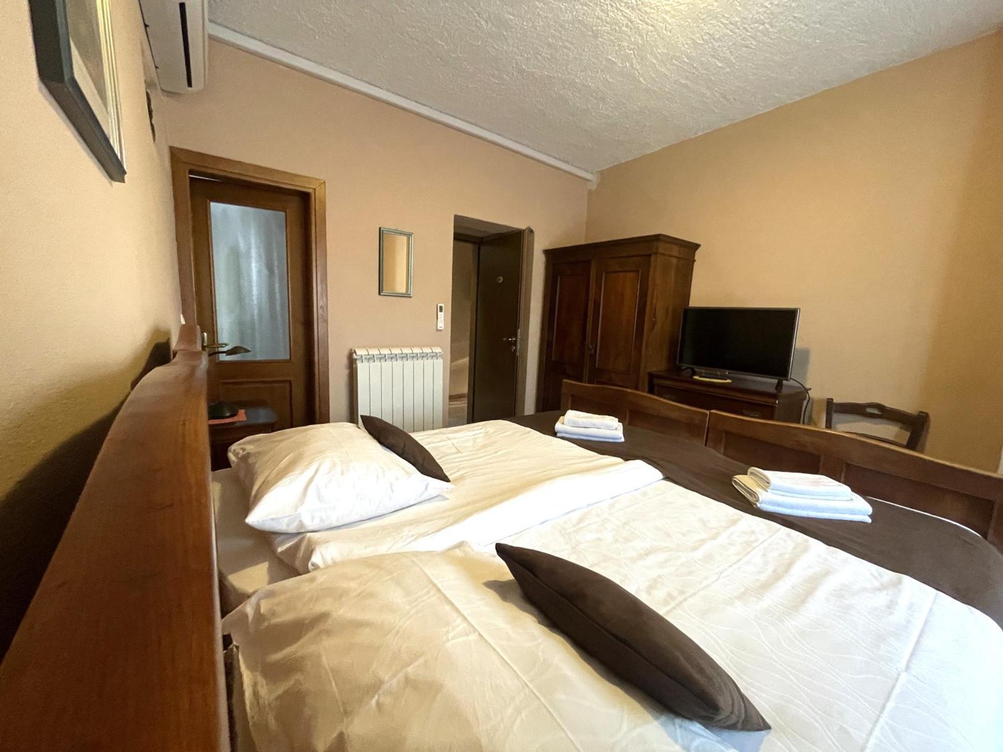 Hisa Stekar Villa Kojsko Rum bild